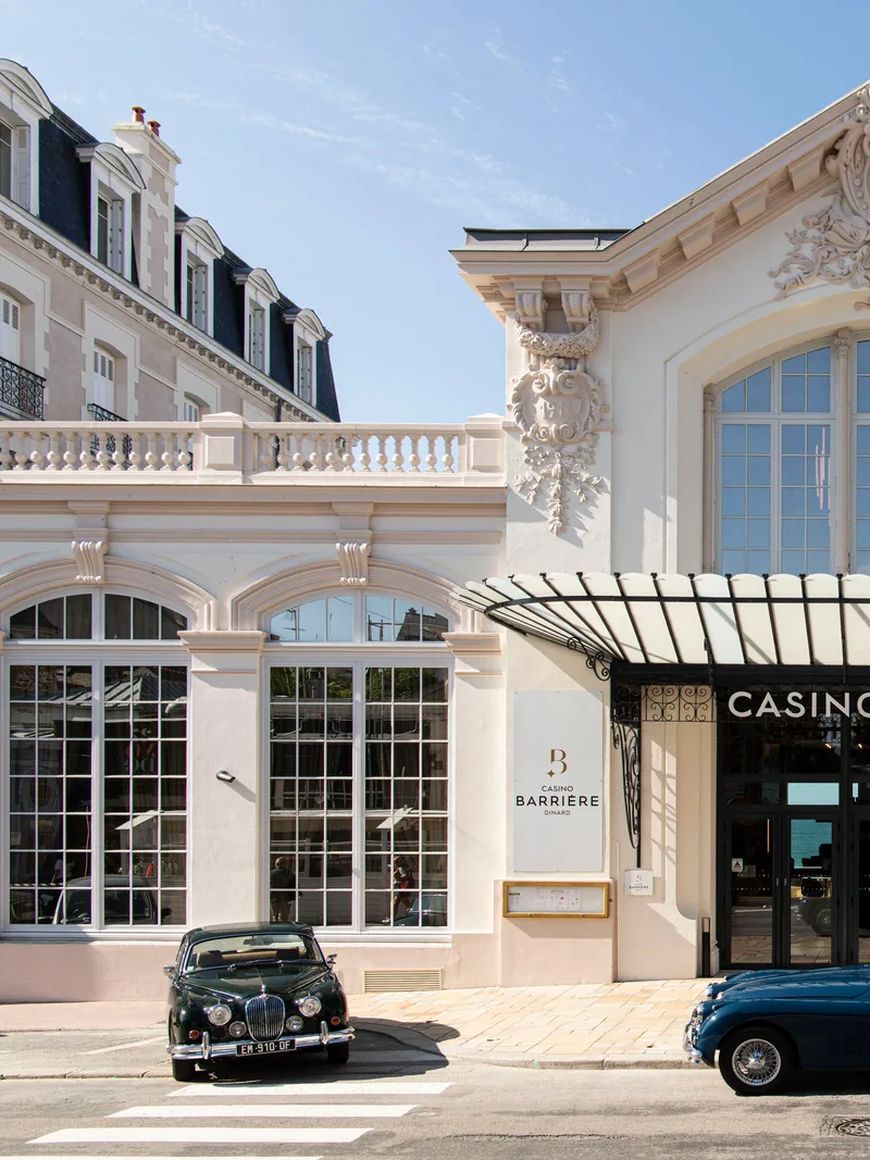 Salle de séminaire du Casino Barrière Dinard vue mer panoramique face plage de l'Écluse — Éclat M. séminaire Dinard
