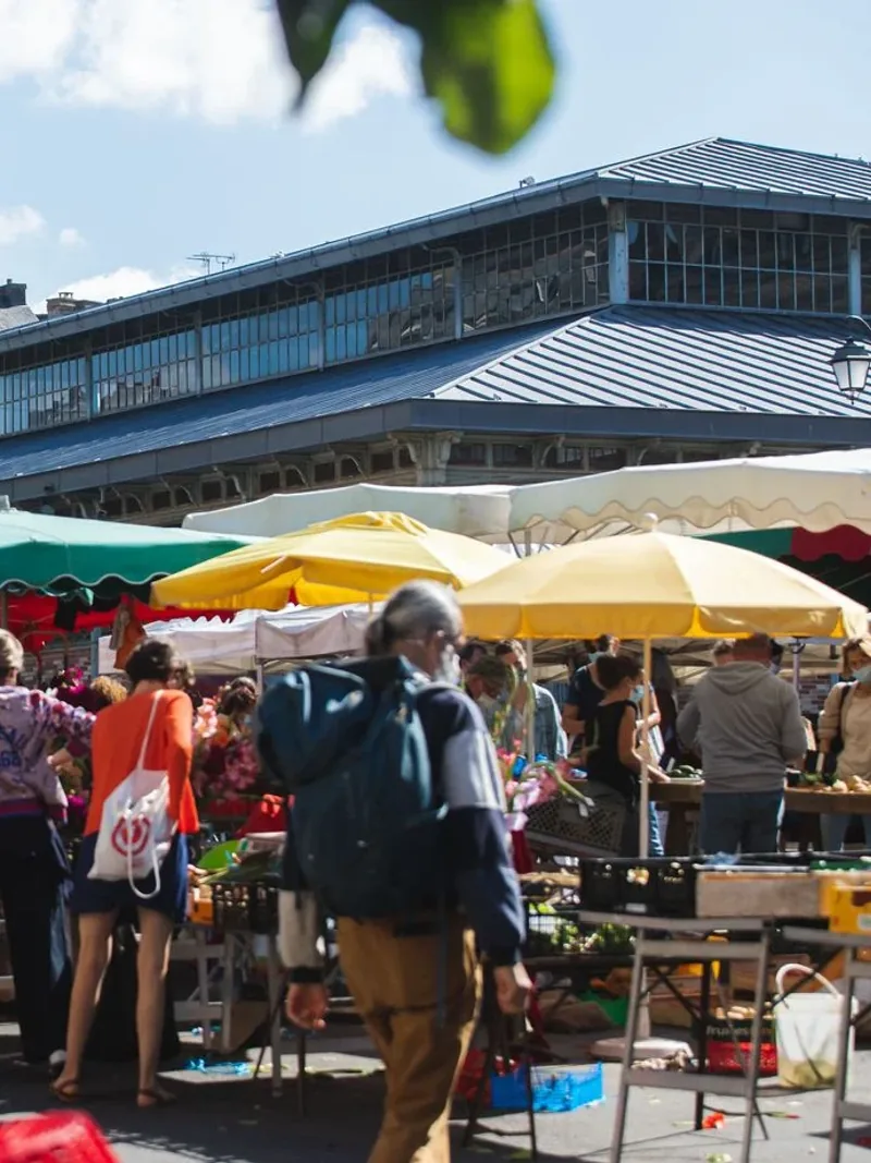 Les halles de la place des Lices à Rennes, cœur animé du centre historique — Éclat M. soirée d'entreprise Rennes