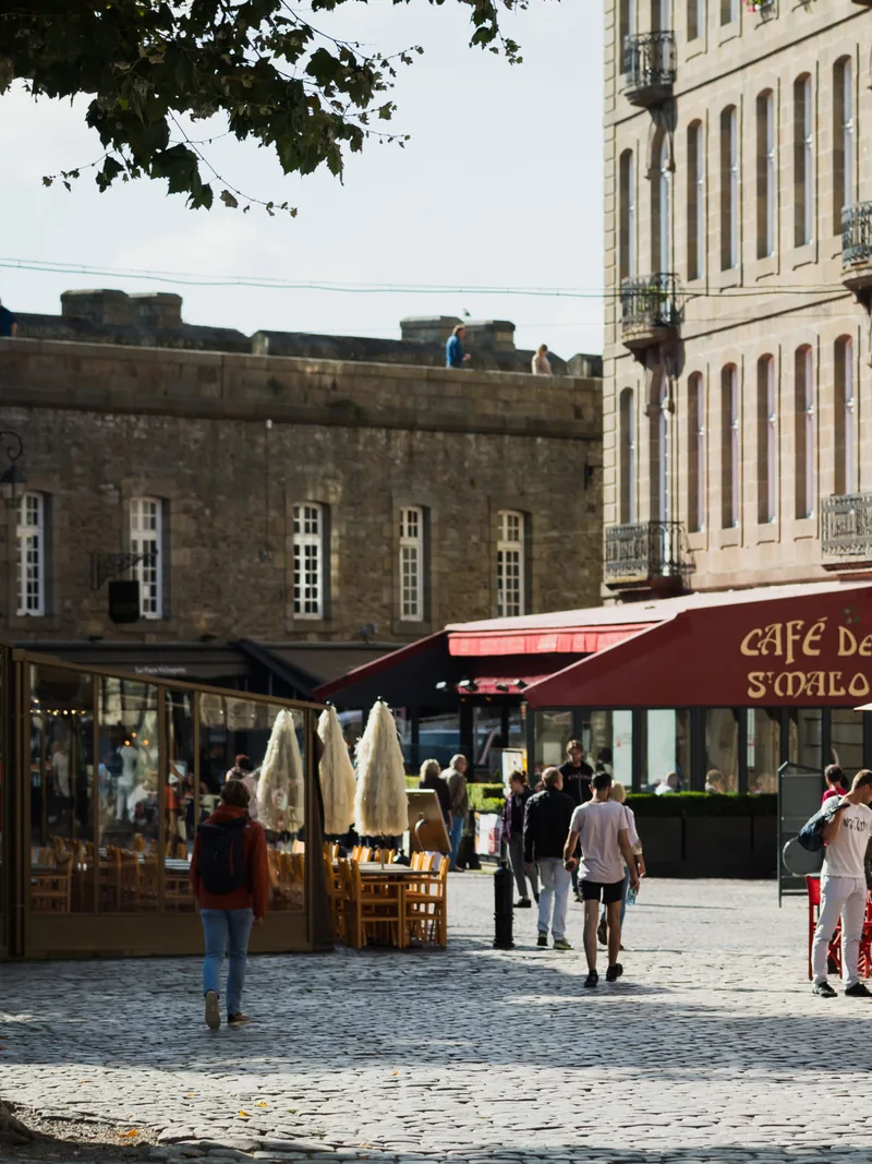 Dîner anniversaire privatisé à la Maison des Armateurs en intra-muros de Saint-Malo — Éclat M. anniversaire Saint-Malo
