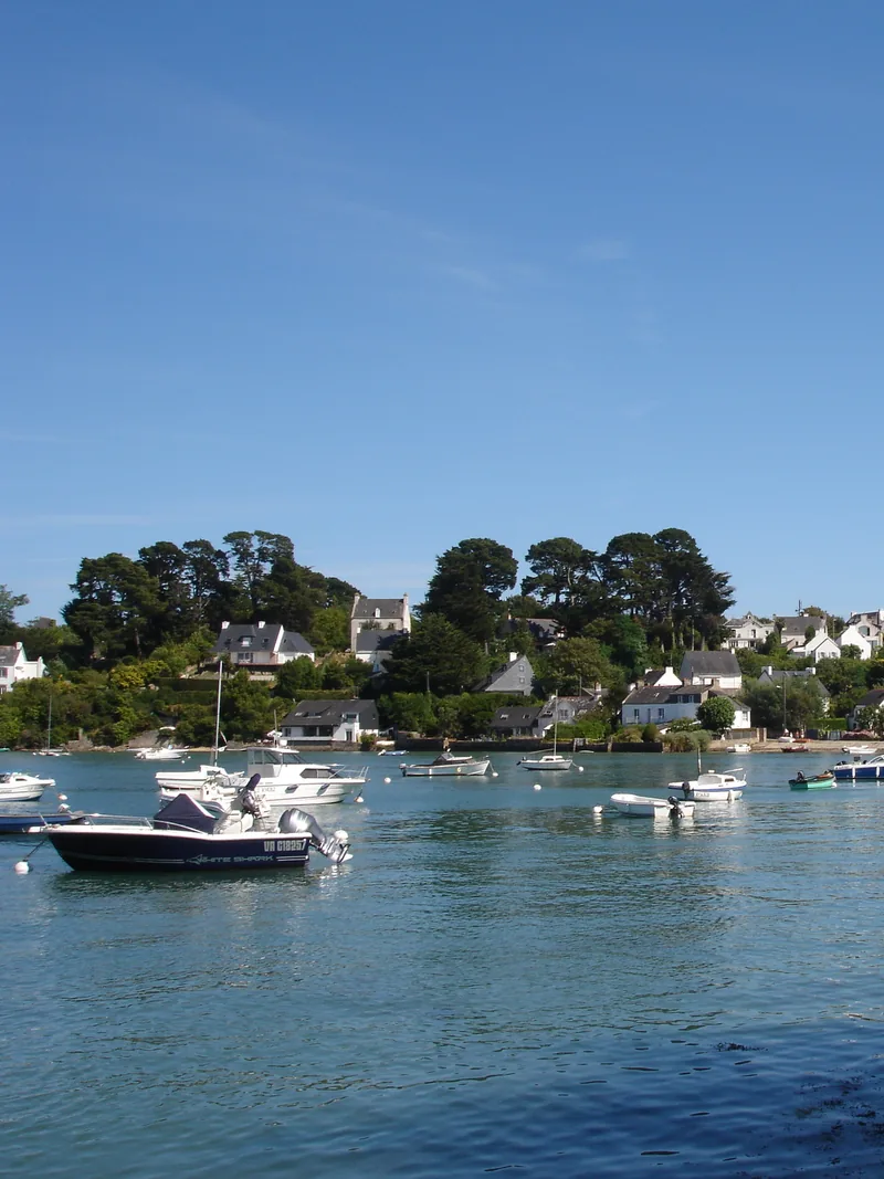 Groupe d'amies en croisière privée dans le Golfe du Morbihan avec déjeuner sur l'Île aux Moines — Éclat M. EVJF Vannes