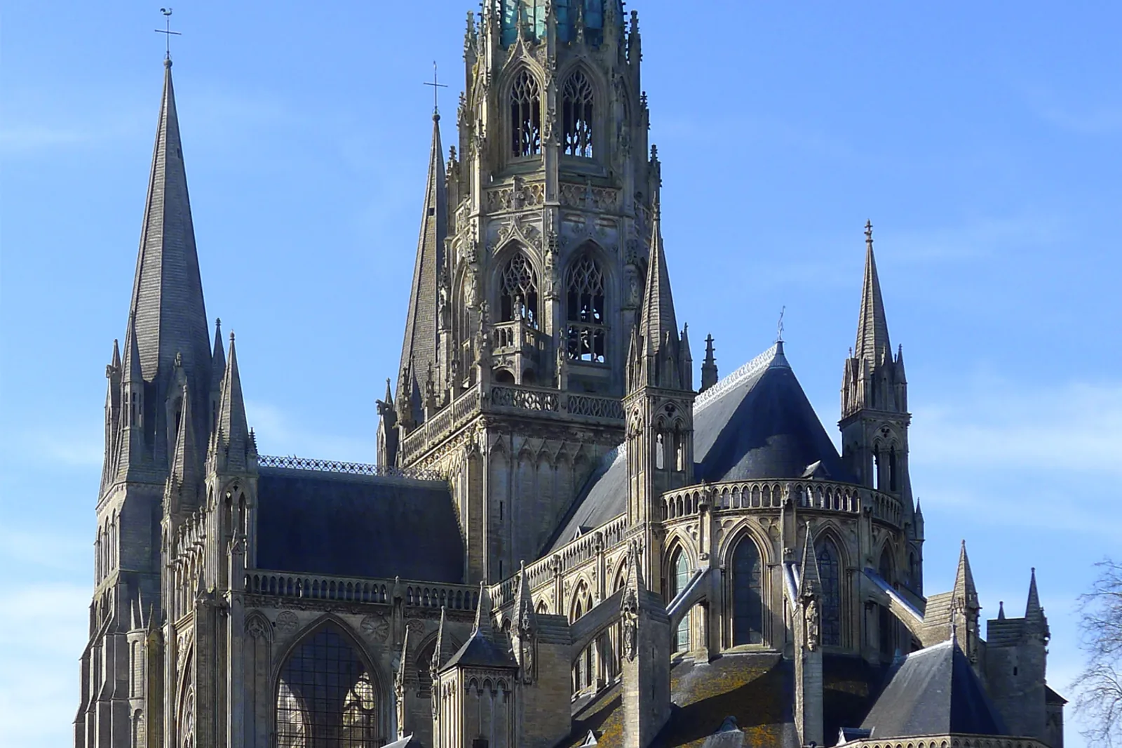 EVJF & EVG à Bayeux — une parenthèse esthétique, pas une humiliation amicale