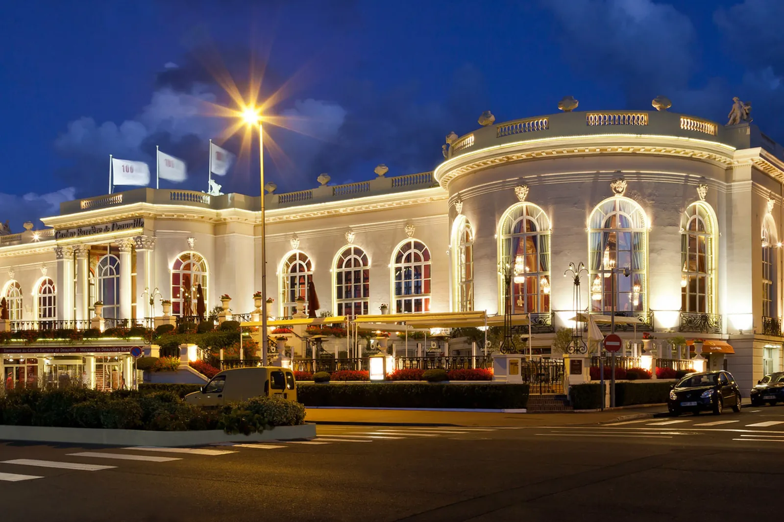 EVJF & EVG à Deauville — palace, Planches, sans le folklore parisien