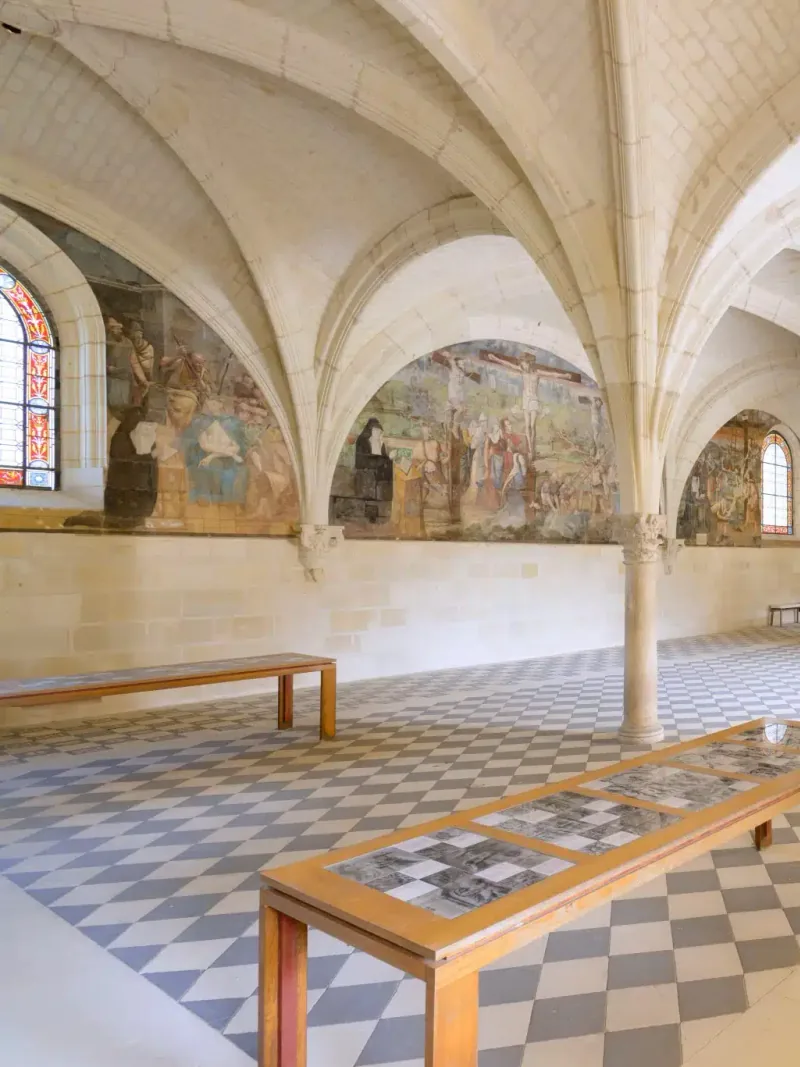 Convention plénière dans le Réfectoire monumental XIIe de l'Abbaye Royale de Fontevraud UNESCO Val de Loire — Éclat M. séminaire Saumur