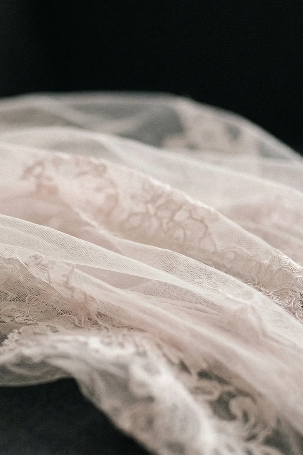Détail de dentelle pour un mariage élégant